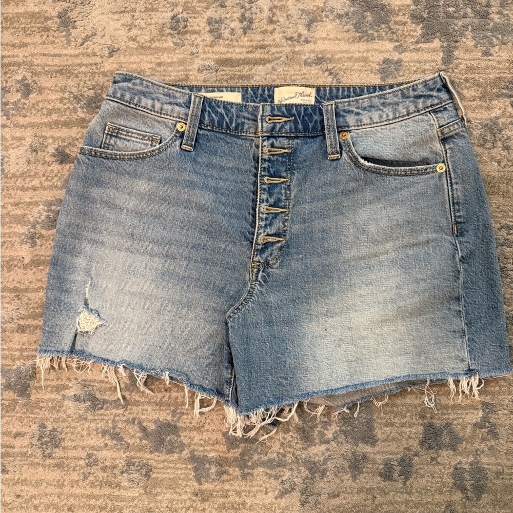 Universal Thread / size 8 / distressed / button fly